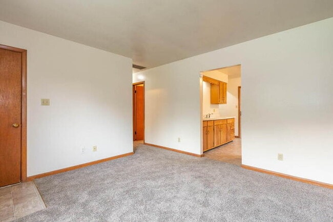 Building Photo - 2BR/1BA near Campus