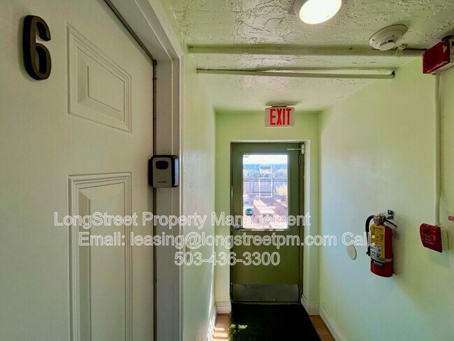 Building Photo - 772 SW Broadway Dr