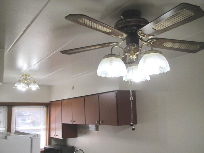 Building Photo - 33 N Clifton Ave