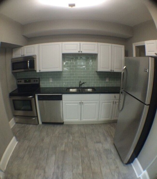 Building Photo - Amazing 5BD/3BA House in Uptown! New kitch...