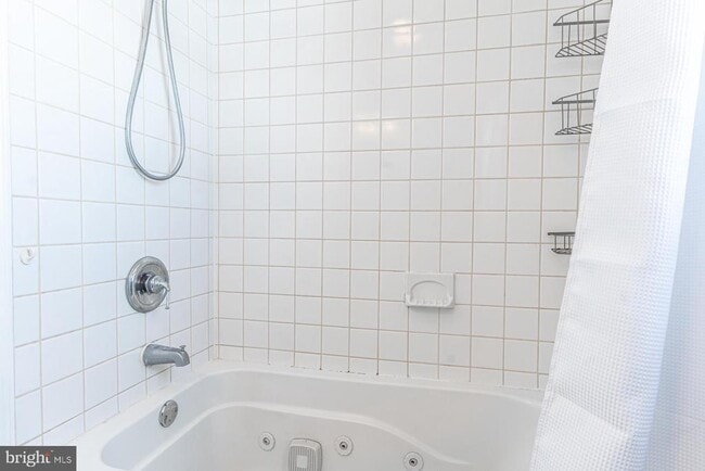 Building Photo - 2122 Arlington Terrace