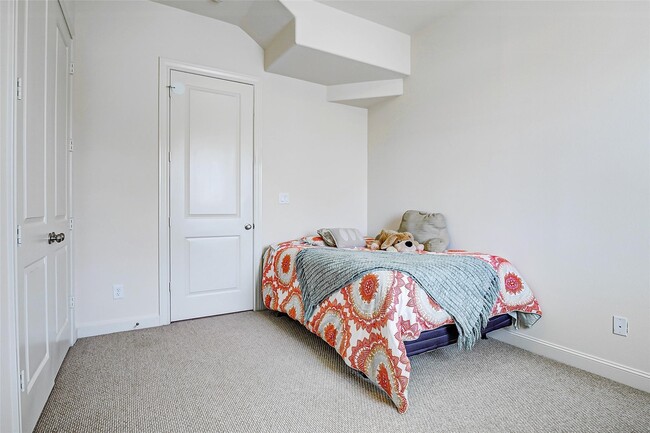 Building Photo - 9941 Woodwind Ln