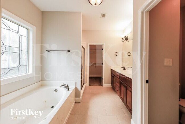 Building Photo - 934 Brookstone Pl