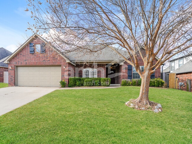 Building Photo - 2604 S 13th St E