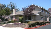 Building Photo - Welcome home to this 2 story end unit 3 bedroom 2 bath located in the heart of Irvine