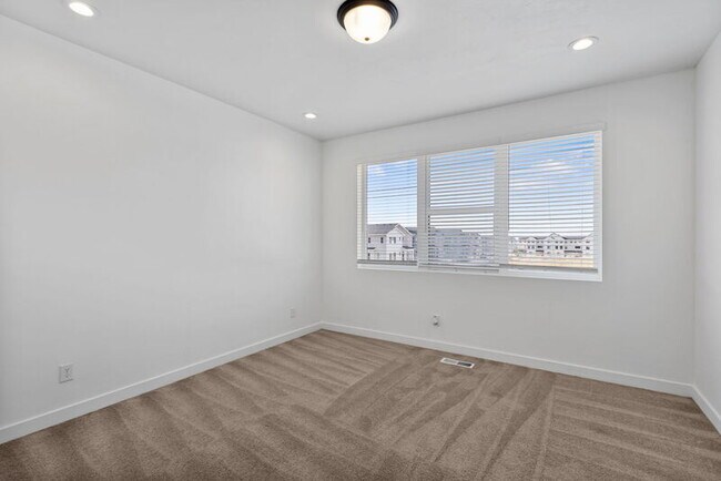 Building Photo - 868 W 480 S
