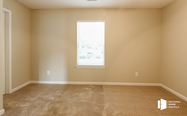 Building Photo - 240 Crimson Oak Dr