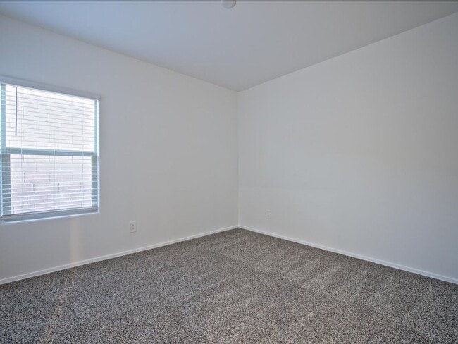 Building Photo - 3 Bedroom, 2 Bathroom