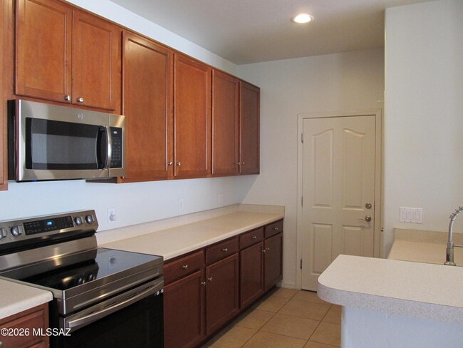 Building Photo - 748 W Paseo Celestial