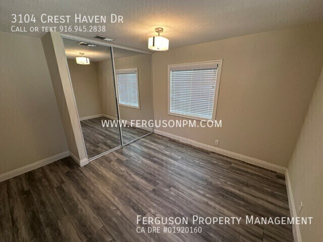 Building Photo - 3104 Crest Haven Dr