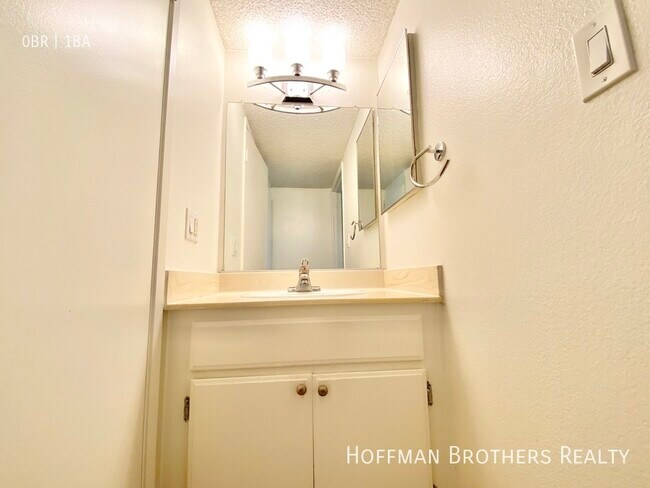 Building Photo - 957 S Gramercy Pl