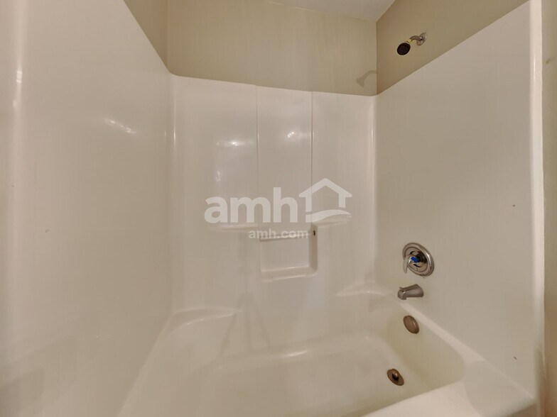 Building Photo - 415 Equinox Cir