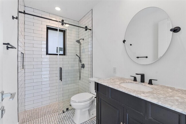 Building Photo - 410 Sabal Way