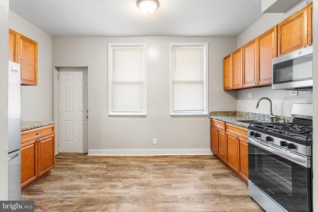 Building Photo - 544 N Allison St