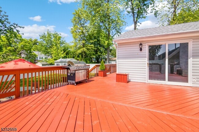 Building Photo - 237 Perry St