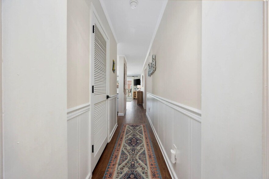 Building Photo - 824 N Waccamaw Dr