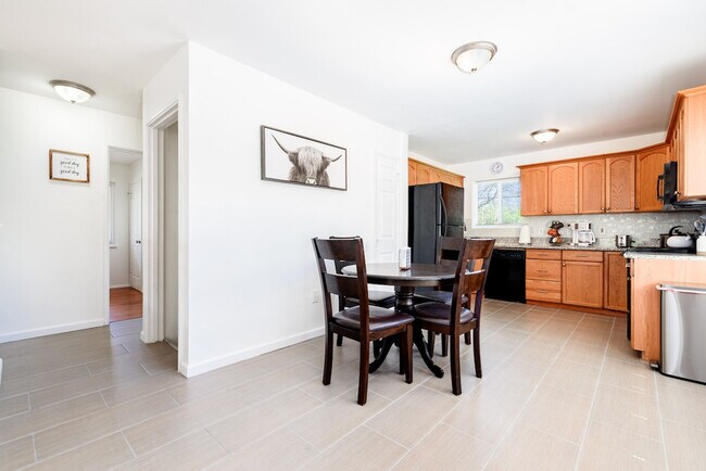 Building Photo - 620 St Bernard Dr