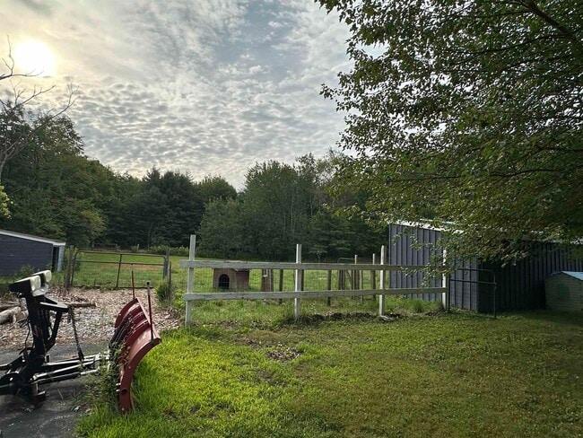 Building Photo - 395 Critchett Rd