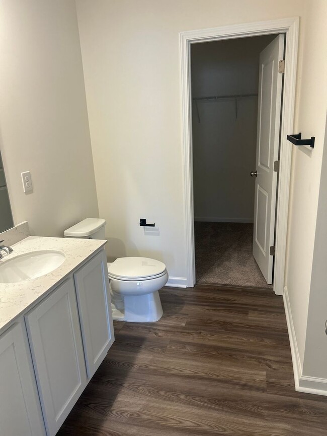 Building Photo - Brand New Townhome in the heart of Newton!