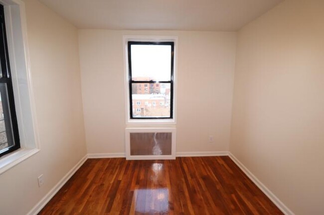 Building Photo - 2 bedroom in ELMHURST NY 11373