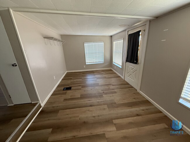 Building Photo - 2 Bed 1 Bath Rental Available in Zephyrhills *Move-In Ready*