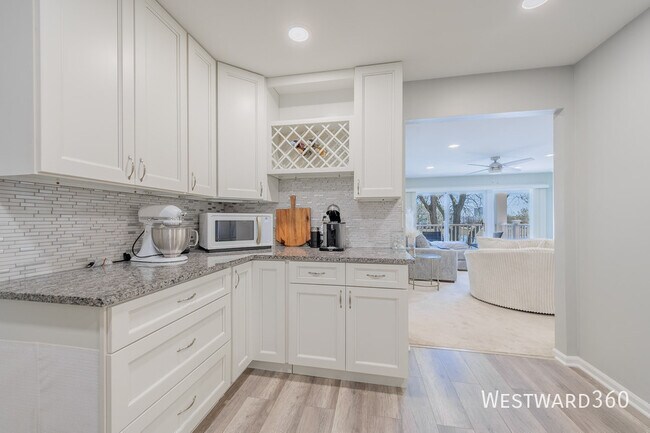 Building Photo - 5601 Carriage Way Dr