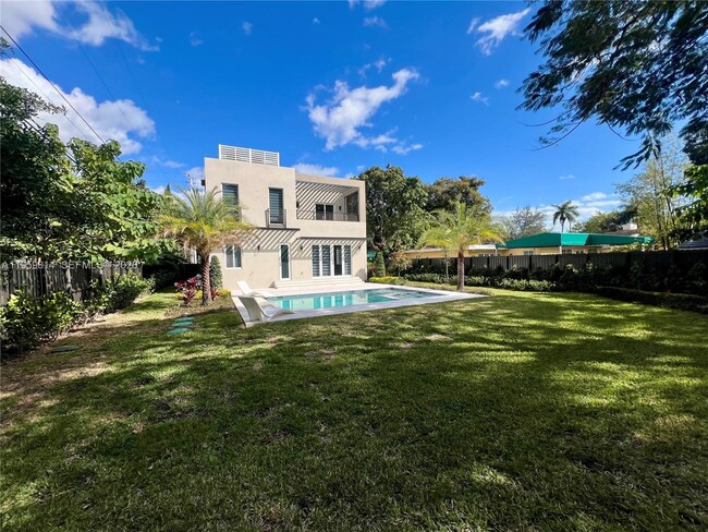 Building Photo - 7850 SW 67th Ave