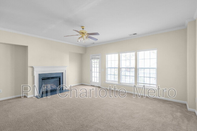 Building Photo - 10484 Alexander Martin Ave