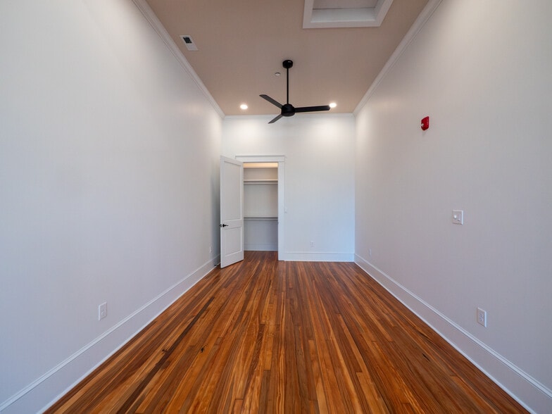 Building Photo - 121 N Main St