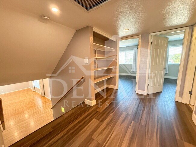 Building Photo - 811 E Chilton Dr