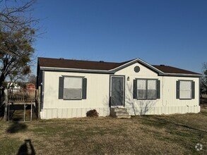 Building Photo - Very nice 3 bedroom 2 bath mobile home wit...