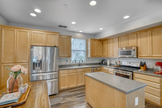 Building Photo - 5884 Cedarwood Cmn