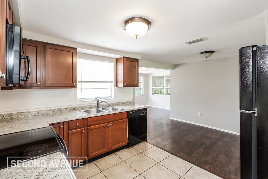Primary Photo - 7321 Coventry Dr