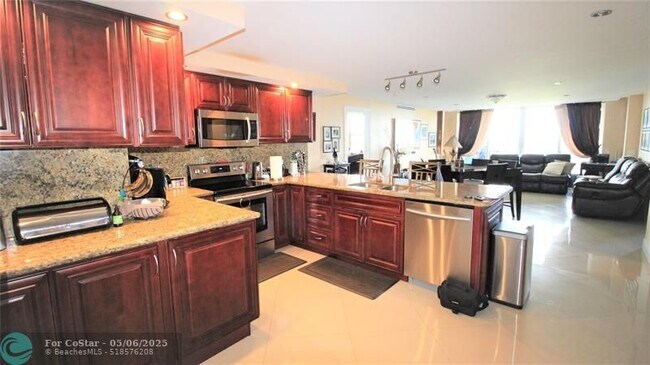 Building Photo - 3499 Oaks Way