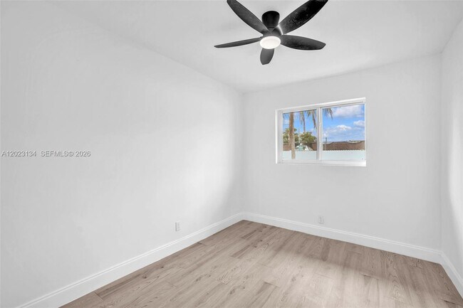 Building Photo - 2572 NW 20th St