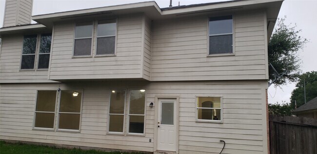 Building Photo - 3839 Landon Park Dr