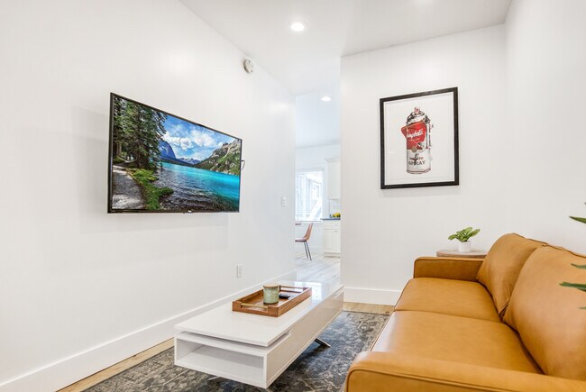 Building Photo - 2227 Carleton St