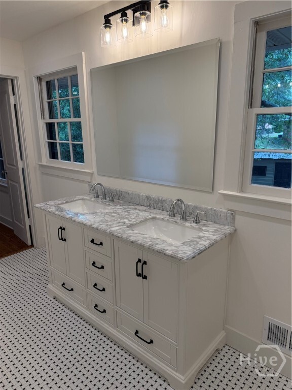 Building Photo - 185 Landor Dr