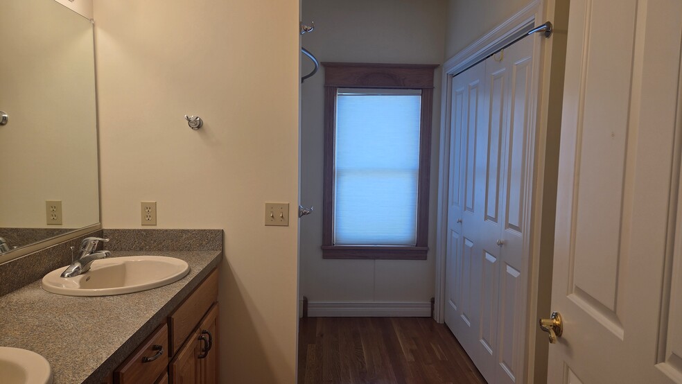 Building Photo - 559 Minor St