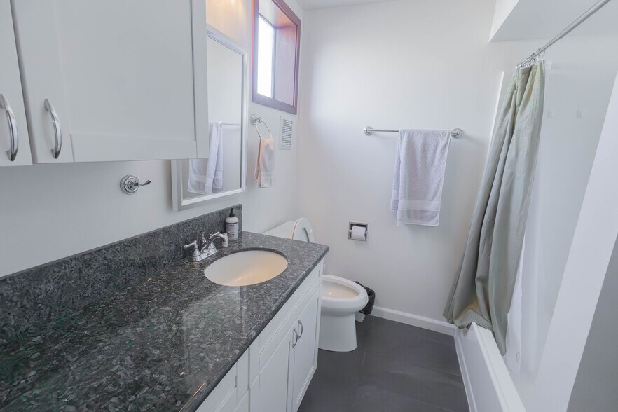 Building Photo - 207 3rd St