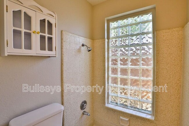 Building Photo - 331 W Pinon Ave