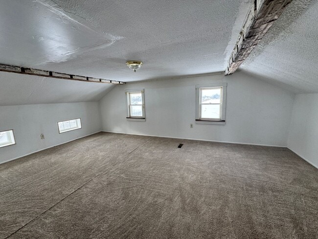 Building Photo - Farm house in Mapleton Schools!