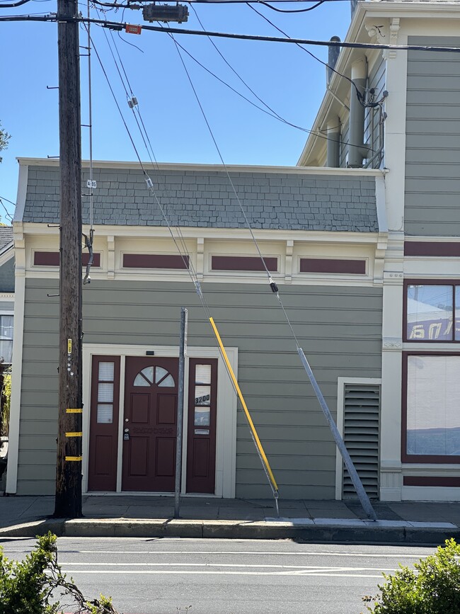 Building Photo - 3200 Encinal Ave