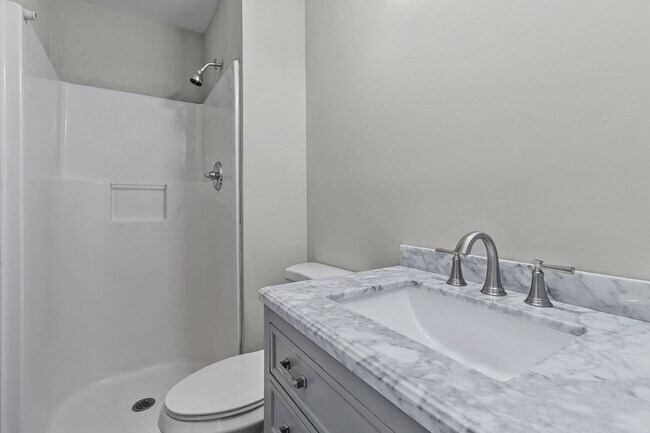 Building Photo - Charming, updated single family home! ADMIN FEES WAIVED *Limited Time*