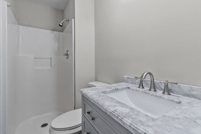 Building Photo - Charming, updated single family home!