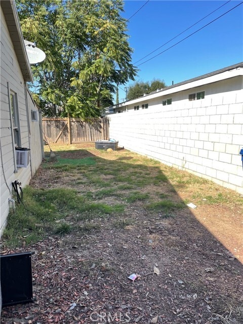 Building Photo - 1543 W Orange Grove Ave