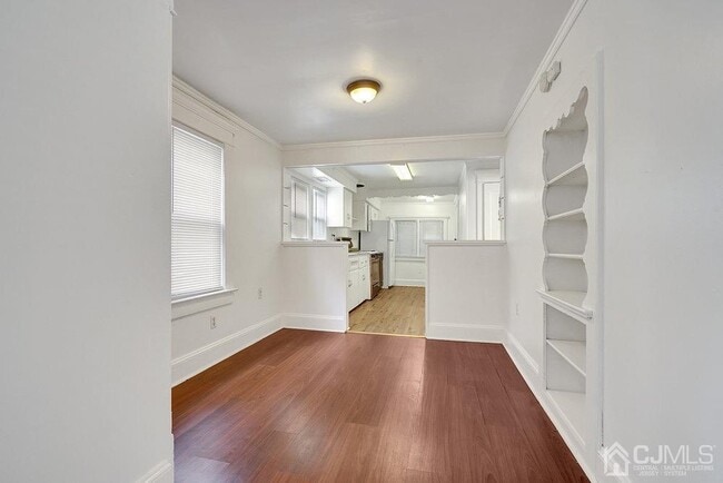 Building Photo - 23 Comstock St