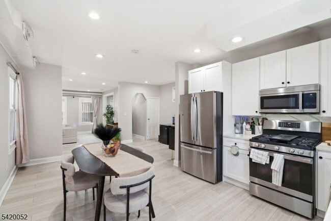 Building Photo - 87 Madison Ave