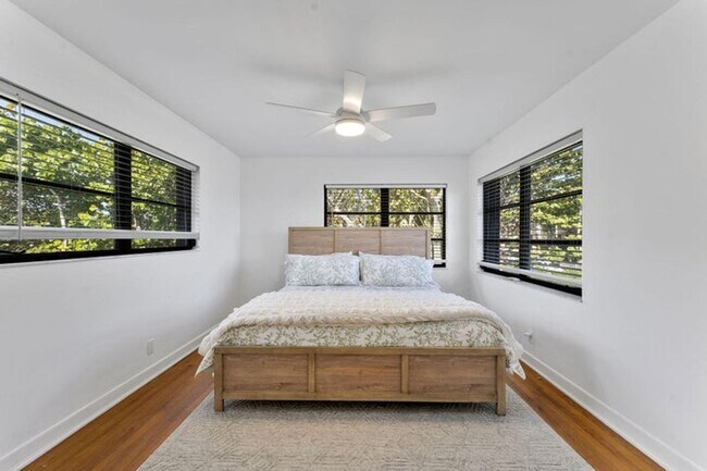 Building Photo - 150 Lucina Dr