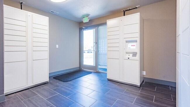 Building Photo - 1153 N Redwood Rd